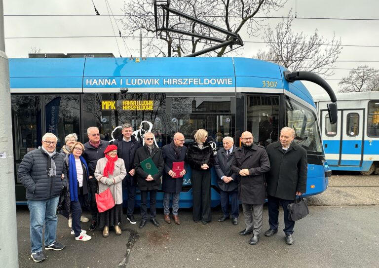 Tramwaj imienia Hanny i Ludwika Hirszfeldów na ulicach Wrocławia